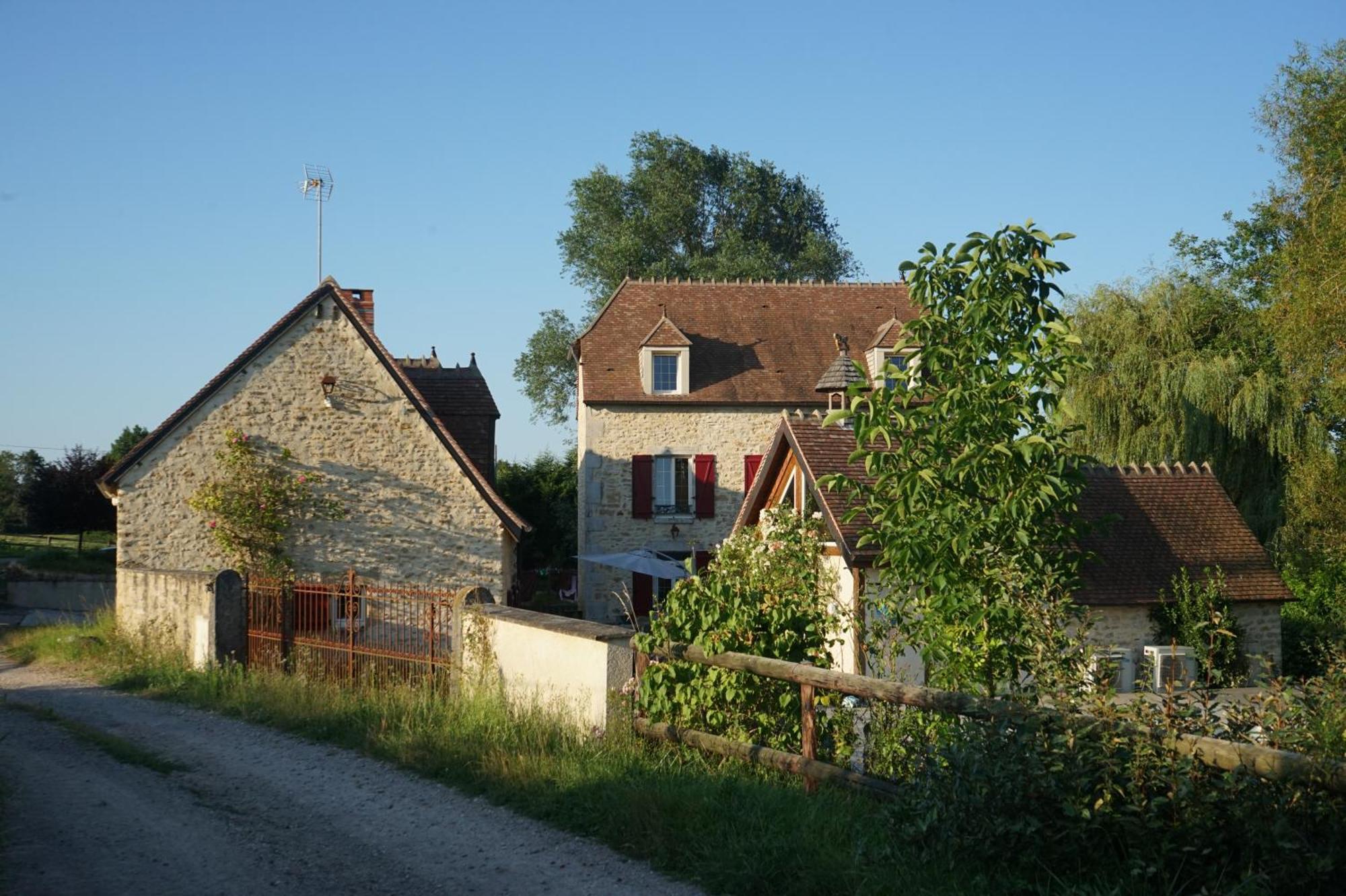 Отель Moulin De Petoulle Charenton-du-Cher Экстерьер фото